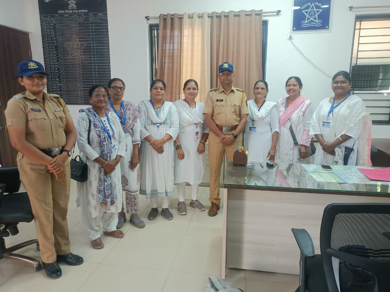 वर्धा जिल्ह्याचे 45&deg; 46&deg; डिग्री तापमान व महाराष्ट्र दिनाच्या औचित्य साधून पोलीस बॉईज महिला आघाडी पोलीस पत्नी तर्फे कॅप वाटप करण्यात आलेले आहे.